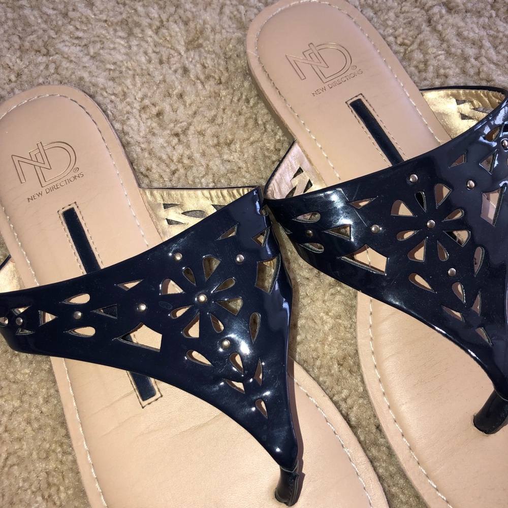 New Direction sandals - Picture 2 of 2